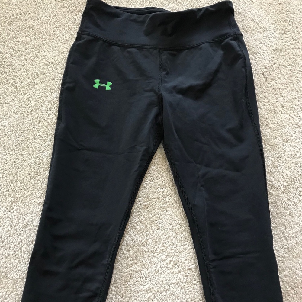 Under Armour capris. Size small